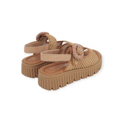 Softwaves Italina dames sandaal in camel raffia suede.