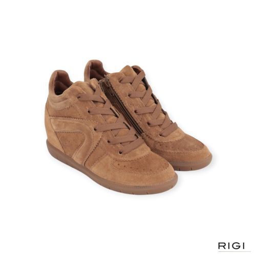 Softwaves Paris Patty sneaker, enkellaars voor dames in cognac suède. Softwaves Paris Patty sneaker, enkellaars voor dames in cognac suède.