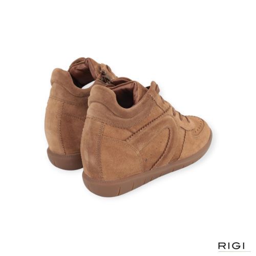 Softwaves Paris Patty sneaker, enkellaars voor dames in cognac suède. Softwaves Paris Patty sneaker, enkellaars voor dames in cognac suède.