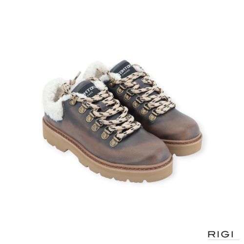 Stokton Bravon veterschoen in bruin leer met wol voor dames. Stokton Bravon veterschoen in bruin leer met wol voor dames.
