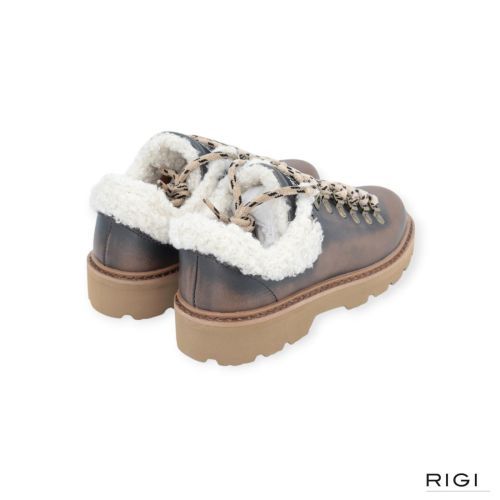 Stokton Bravon veterschoen in bruin leer met wol voor dames. Stokton Bravon veterschoen in bruin leer met wol voor dames.