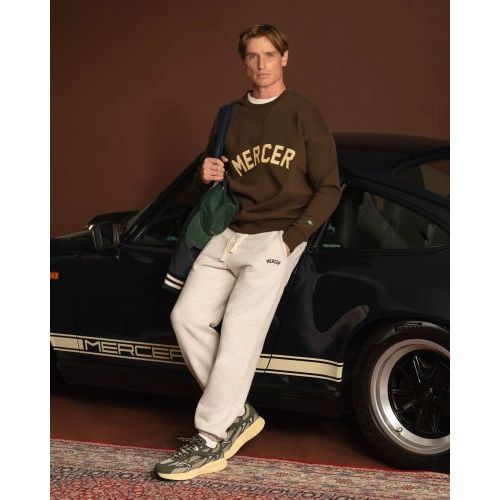Mercer The Mercer Signature Sweat sweater, trui voor dames en heren in bruin. Mercer The Mercer Signature Sweat sweater, trui voor dames en heren in bruin.
