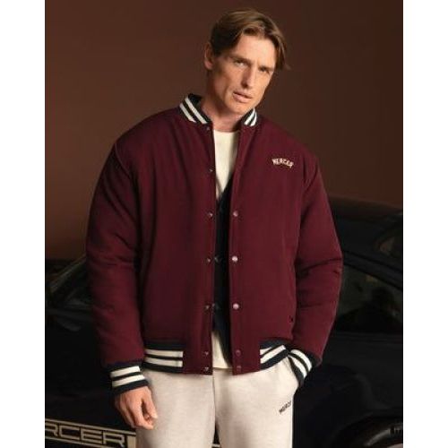 Mercer The Mercer Varsity Jacket, jas voor dames en heren unisex in bordeaux. Mercer The Mercer Varsity Jacket, jas voor dames en heren unisex in bordeaux.