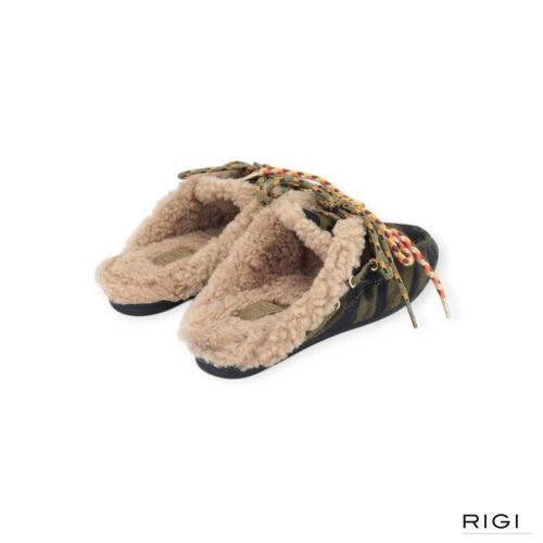 Toral Blanche slipper voor dames in camouflage ponyvel met wol. Toral Blanche slipper voor dames in camouflage ponyvel met wol.