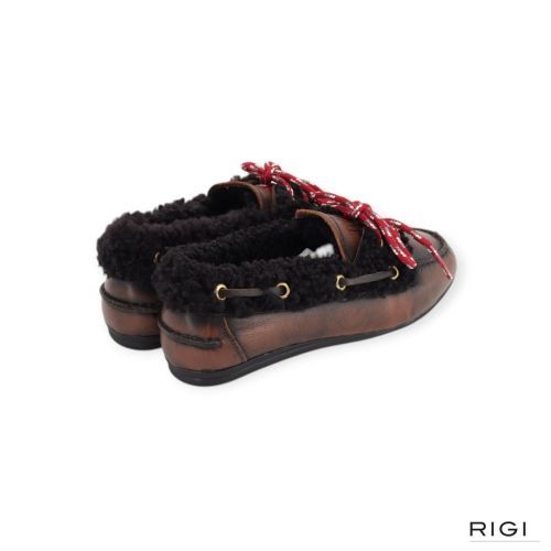 Toral Kanda mocassin in bruin leer met wol voor dames. Toral Kanda mocassin in bruin leer met wol voor dames.