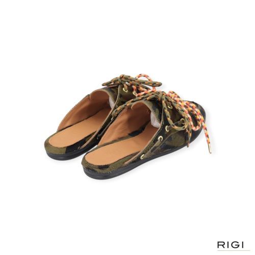 Toral Blanche slipper voor dames in camouflage ponyvel. Toral Blanche slipper voor dames in camouflage ponyvel.