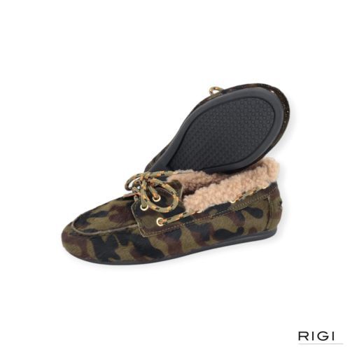 Toral Nahua Winter Camou mocassin bootschoen voor dames in camouflage ponyvel met wol. Toral Nahua Winter Camou mocassin bootschoen voor dames in camouflage ponyvel met wol.