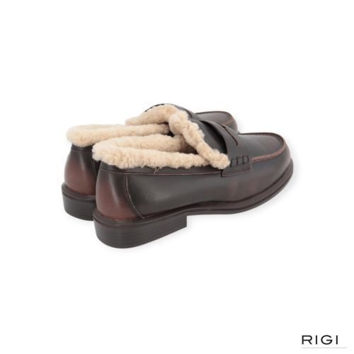 Toral Noa mocassin in bruin leer met wol voor dames. Toral Noa mocassin in bruin leer met wol voor dames.