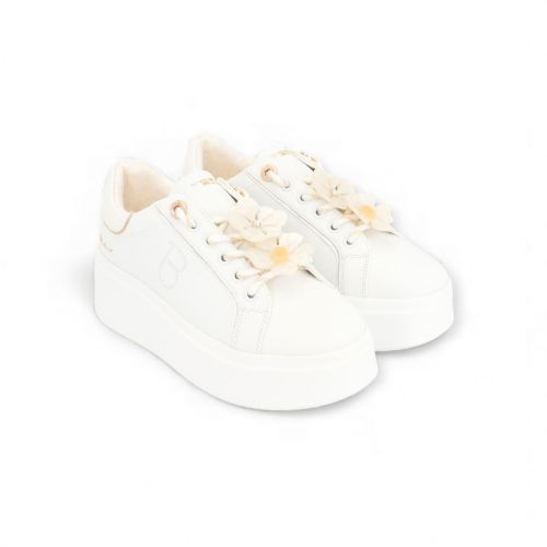 Tosca Blu Clara sneaker voor dames in wit. Tosca Blu Clara sneaker voor dames in wit.