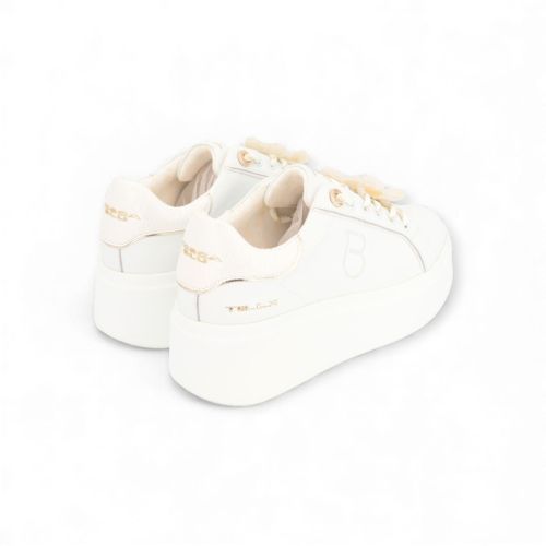 Tosca Blu Clara sneaker voor dames in wit. Tosca Blu Clara sneaker voor dames in wit.