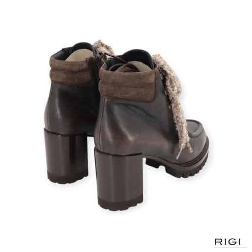 Trumans 9293 enkellaars, bottine voor dames in bruin gebrushed leer. Trumans 9293 enkellaars, bottine voor dames in bruin gebrushed leer.