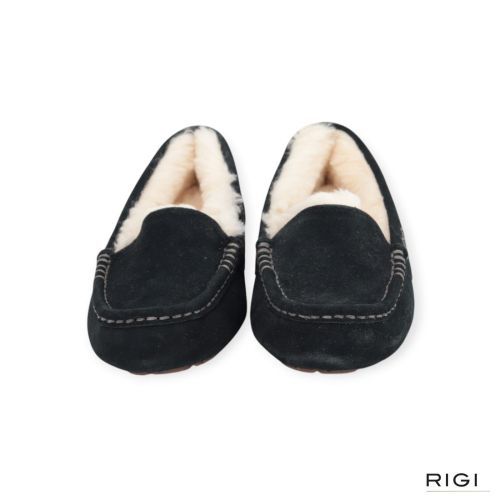 Ugg Ansley pantoffel voor dames in zwart suède. Ugg Ansley pantoffel voor dames in zwart suède.