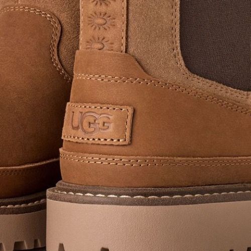 Ugg Birch Chelsea enkellaars in CHE chestnut cognac nubuck voor heren. 