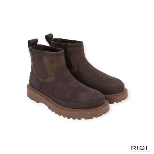 Ugg Birch Chelsea enkellaars in DDC ‘Dusted Cocoa’ donkerbruin nubuck voor heren. 