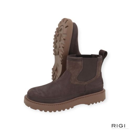 Ugg Birch Chelsea enkellaars in DDC ‘Dusted Cocoa’ donkerbruin nubuck voor heren. 