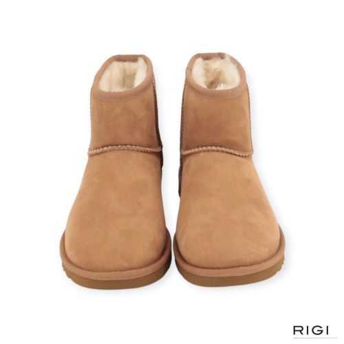 Ugg Classic Mini II enkellaars in chestnut suède voor dames en heren. Ugg Classic Mini II enkellaars in chestnut suède voor dames en heren.