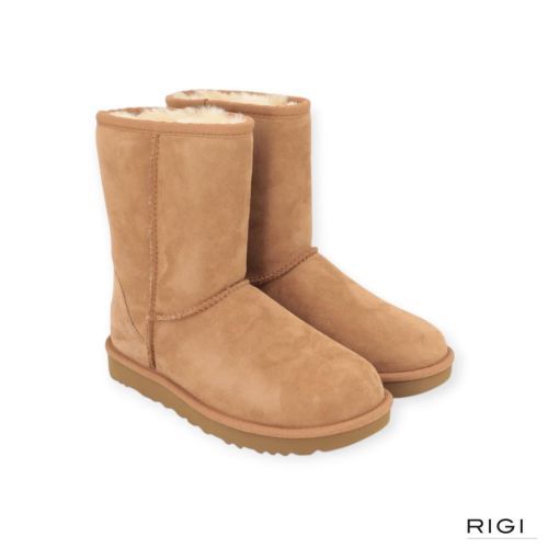 Ugg Classic Short II enkellaars in chestnut, cognac suède voor dames. Ugg Classic Short II enkellaars in chestnut, cognac suède voor dames.