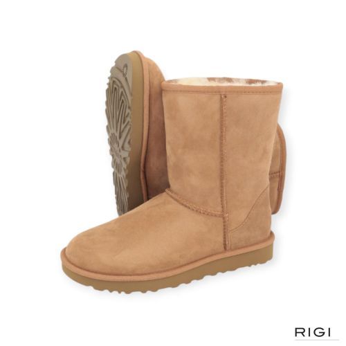Ugg Classic Short II enkellaars in chestnut, cognac suède voor dames. Ugg Classic Short II enkellaars in chestnut, cognac suède voor dames.