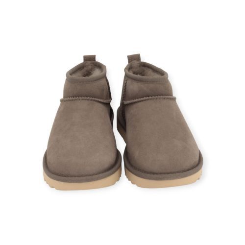 UGG Classic Ultra Mini in taupe(DDRG) suède voor dames. UGG Classic Ultra Mini in taupe(DDRG) suède voor dames.