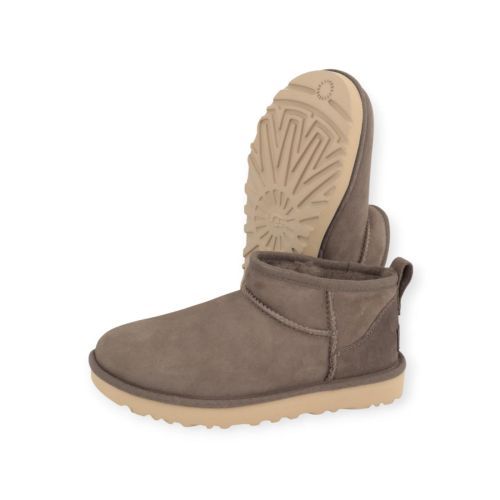 UGG Classic Ultra Mini in taupe(DDRG) suède voor dames. UGG Classic Ultra Mini in taupe(DDRG) suède voor dames.