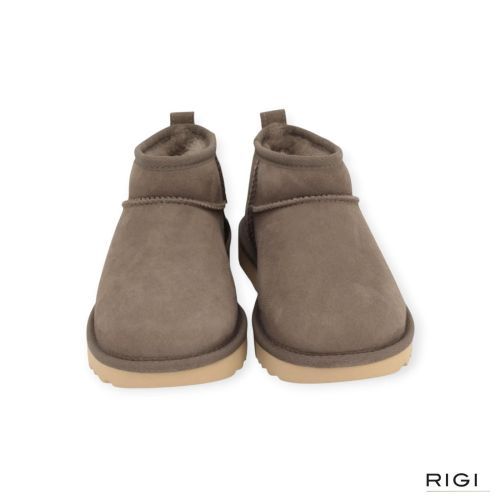 UGG Classic Ultra Mini in taupe(DDRG) suède voor dames. 