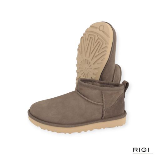 UGG Classic Ultra Mini in taupe(DDRG) suède voor dames. 