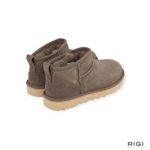 UGG Classic Ultra Mini in taupe(DDRG) suède voor dames. 