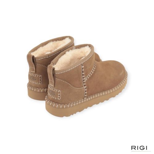 Ugg Classic Ultra Mini botanic enkellaars voor dames in LBNZ lichtbruin suède. Ugg Classic Ultra Mini botanic enkellaars voor dames in LBNZ lichtbruin suède.