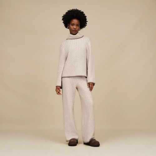 Ugg classic ultra mini enkellaars in bruin BCDR ‘burnt cedar’ western look voor dames. Ugg classic ultra mini enkellaars in bruin BCDR ‘burnt cedar’ western look voor dames.