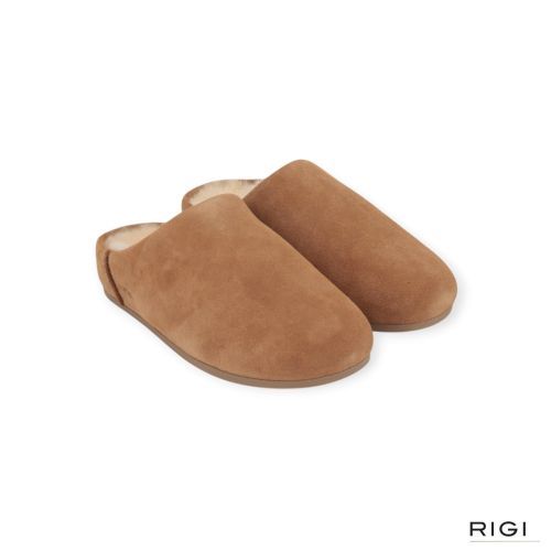Ugg Elea slip-on pantoffel in cognac ‘chestnut’ suède voor dames. Ugg Elea slip-on pantoffel in cognac ‘chestnut’ suède voor dames.