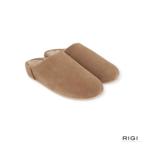 UGG Elea slip-on pantoffel voor dames in lichtbruin, LBNZ suède. UGG Elea slip-on pantoffel voor dames in lichtbruin, LBNZ suède.