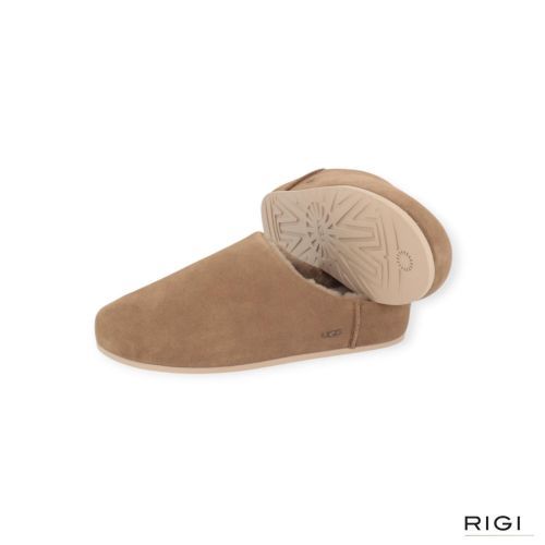 UGG Elea slip-on pantoffel voor dames in lichtbruin, LBNZ suède. UGG Elea slip-on pantoffel voor dames in lichtbruin, LBNZ suède.