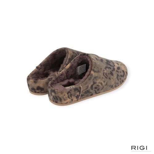 Ugg Elea spotted Slip-on pantoffel in camouflage, cognac suède van UGG voor dames. Ugg Elea spotted Slip-on pantoffel in camouflage, cognac suède van UGG voor dames.
