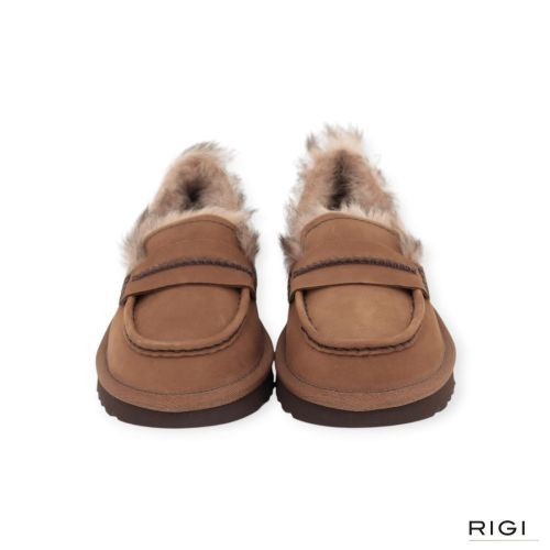 Ugg Ellis Nubuck Loafer, mocassin in donker cognac, DKC nubuck voor dames. Ugg Ellis Nubuck Loafer, mocassin in donker cognac, DKC nubuck voor dames.