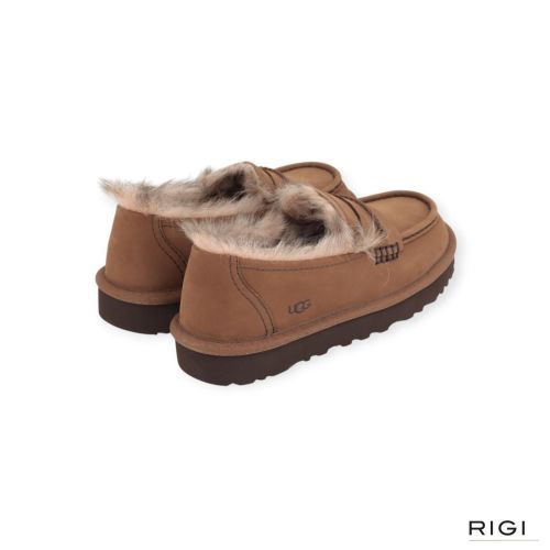Ugg Ellis Nubuck Loafer, mocassin in donker cognac, DKC nubuck voor dames. Ugg Ellis Nubuck Loafer, mocassin in donker cognac, DKC nubuck voor dames.