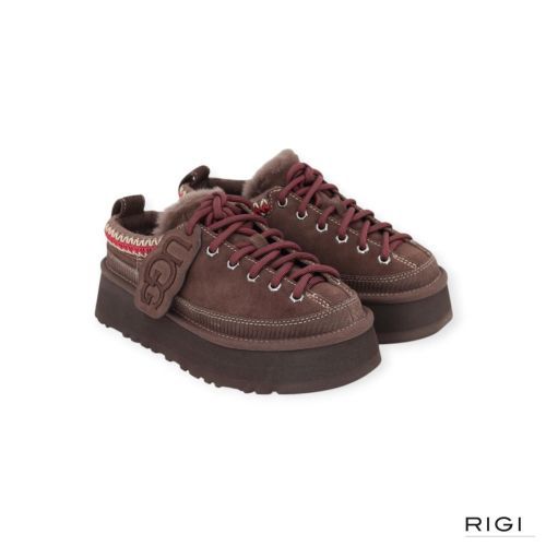 Ugg Heritage Lace-Up slipper in donkerbruin BCDR ‘burnt cedar’ suède voor dames. Ugg Heritage Lace-Up slipper in donkerbruin BCDR ‘burnt cedar’ suède voor dames.