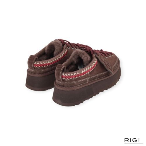 Ugg Heritage Lace-Up slipper in donkerbruin BCDR ‘burnt cedar’ suède voor dames. Ugg Heritage Lace-Up slipper in donkerbruin BCDR ‘burnt cedar’ suède voor dames.