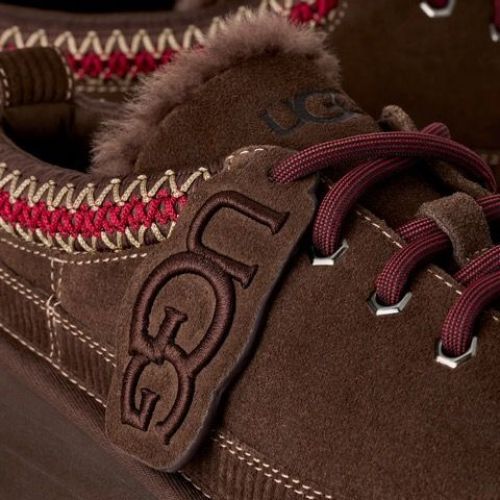 Ugg Heritage Lace-Up slipper in donkerbruin BCDR ‘burnt cedar’ suède voor dames. Ugg Heritage Lace-Up slipper in donkerbruin BCDR ‘burnt cedar’ suède voor dames.