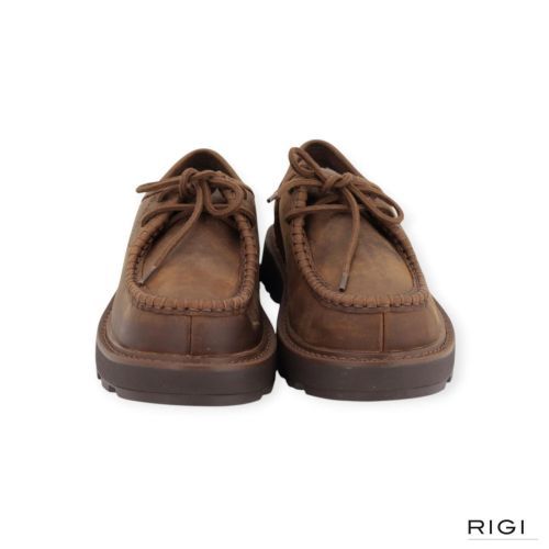 Ugg Loften Chukka veterschoen in OAK, taupe vet leer voor heren. Ugg Loften Chukka veterschoen in OAK, taupe vet leer voor heren.