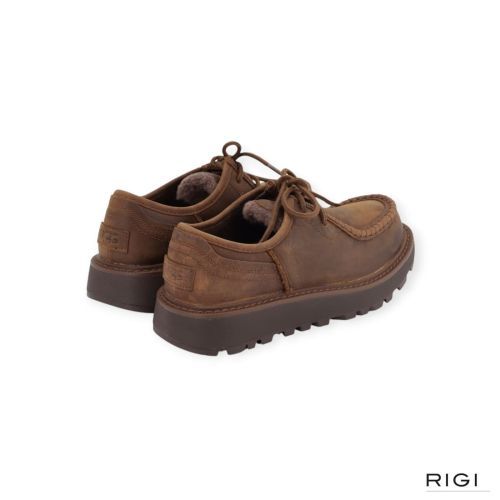 Ugg Loften Chukka veterschoen in OAK, taupe vet leer voor heren. Ugg Loften Chukka veterschoen in OAK, taupe vet leer voor heren.