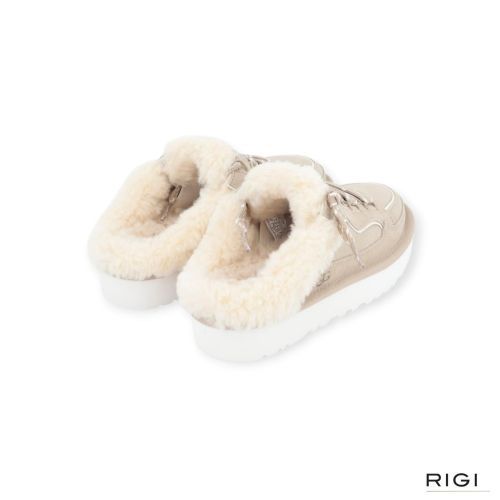 Ugg Lowmel Pantoffel, Mule in offwit, moonlight suède met wol voor dames. Ugg Lowmel Pantoffel, Mule in offwit, moonlight suède met wol voor dames.