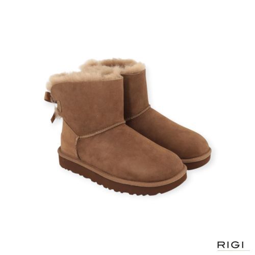 Ugg Mini Bailey Bow II enkellaars in lichtbruin, LBNZ, lightbronze suède voor dames. 
