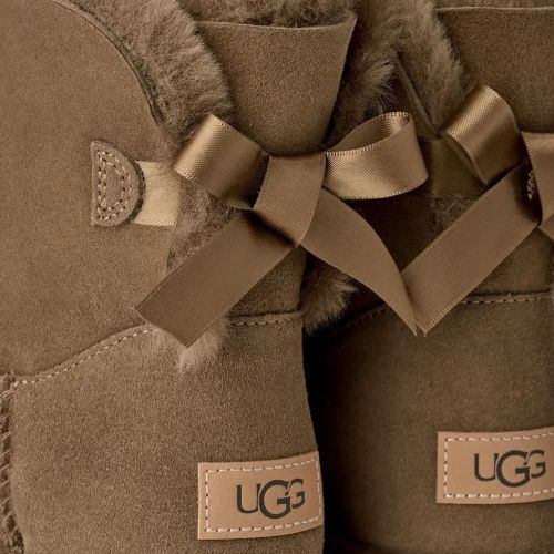 Ugg Mini Bailey Bow II enkellaars in lichtbruin, LBNZ, lightbronze suède voor dames. 