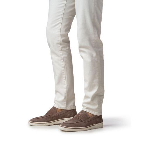 Van Bommel Bora 04.10 mocassin voor heren in taupe suède. Van Bommel Bora 04.10 mocassin voor heren in taupe suède.