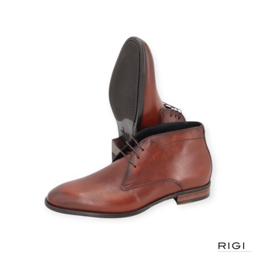 Van Bommel Terra 01.06 SBM-50043-24-01 enkellaars in cognac leer voor heren. Van Bommel Terra 01.06 SBM-50043-24-01 enkellaars in cognac leer voor heren.