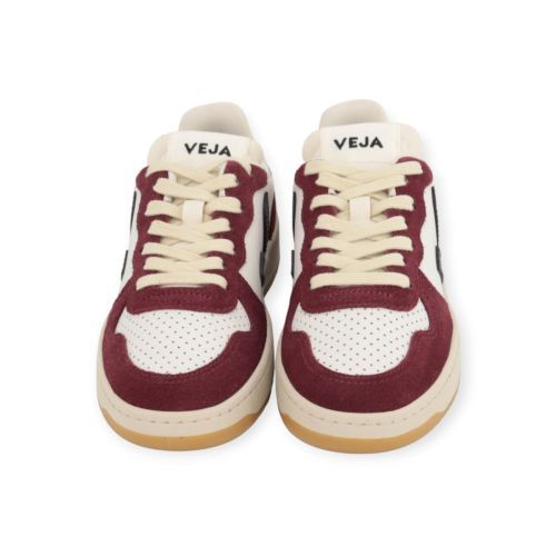 Veja v-10 voor dames in wit met zwart leer en bordeaux suède. Veja v-10 voor dames in wit met zwart leer en bordeaux suède.
