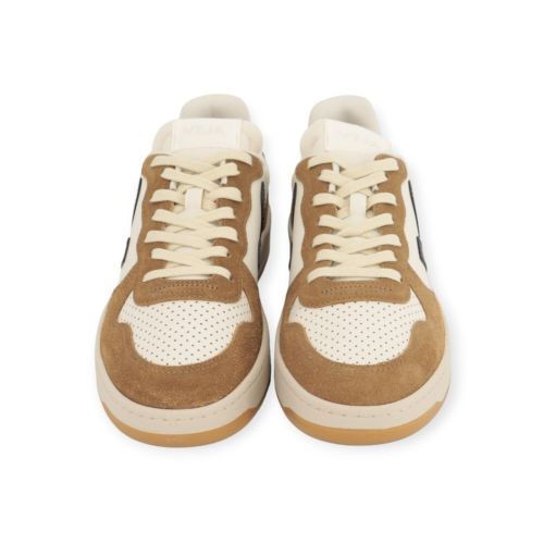 Veja v-10 voor heren in wit met zwart leer en beige suède. 