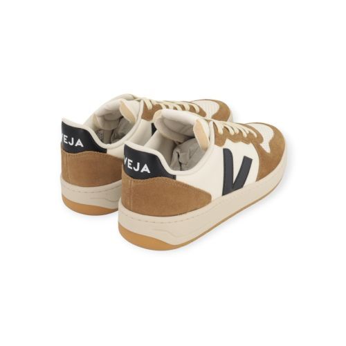 Veja v-10 voor heren in wit met zwart leer en beige suède. 