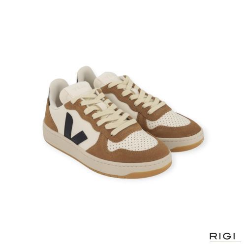 Veja V-10 Prime Leather voor dames en heren in offwit leer met beige suède. 