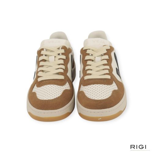 Veja V-10 Prime Leather voor dames en heren in offwit leer met beige suède. 
